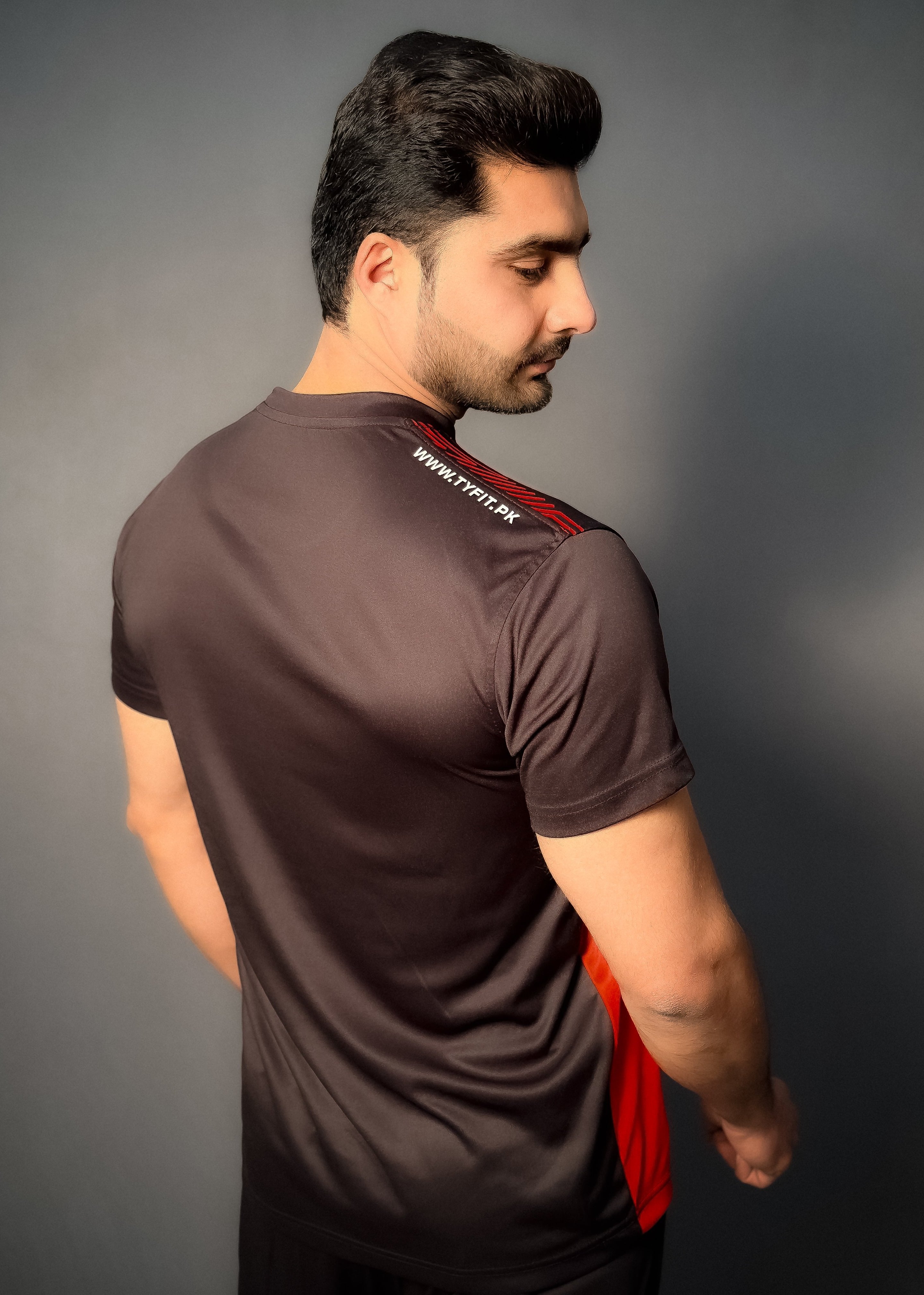 Men Premium class t shirt in red front two stripe tyfit